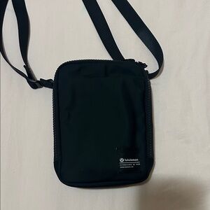 black lululemon crossbody bag